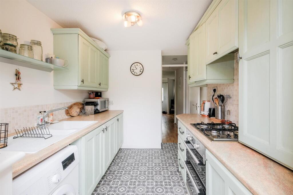 Mapleton Road E4