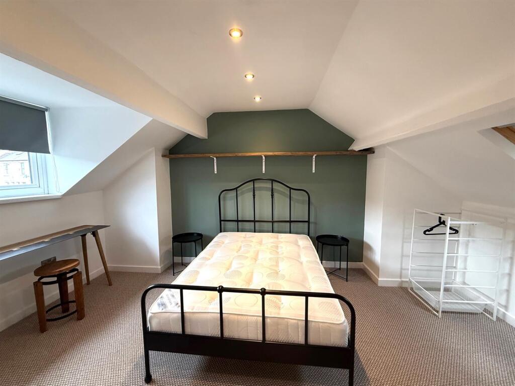 bed 3.jpg