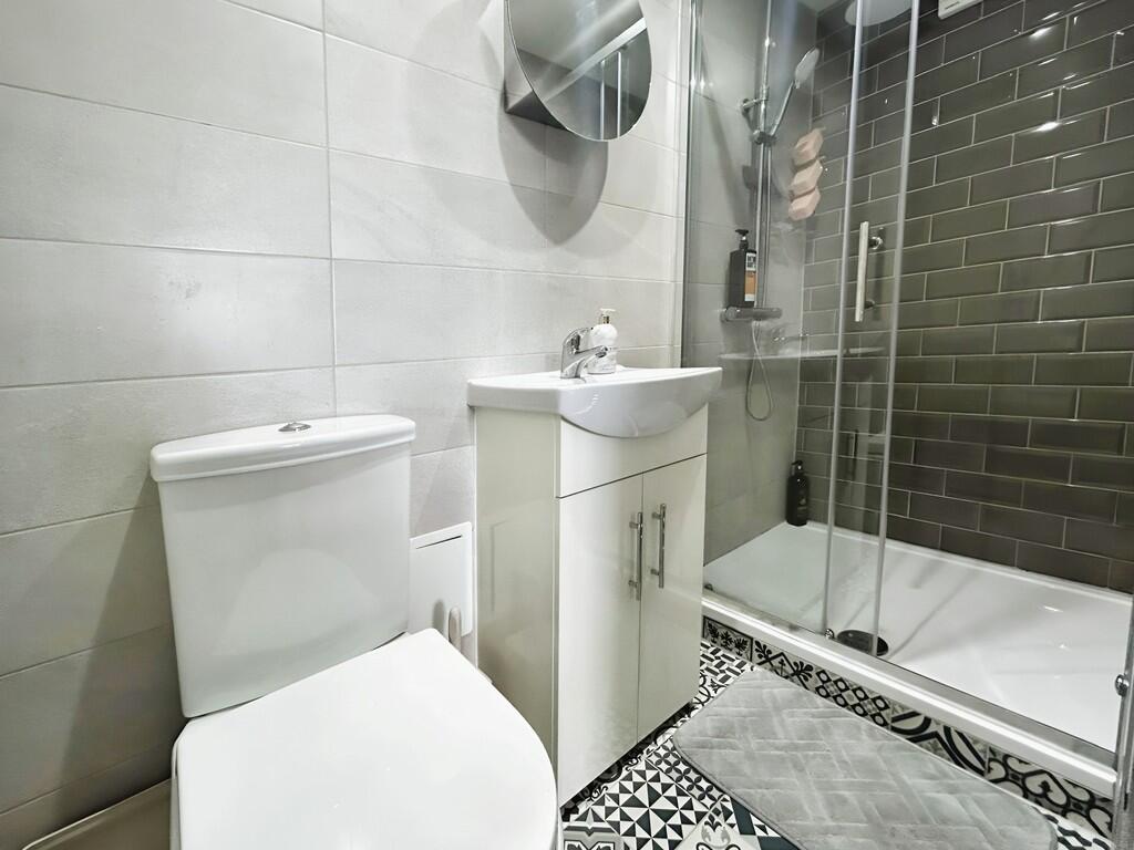 9315b7f1-WhatsApp...