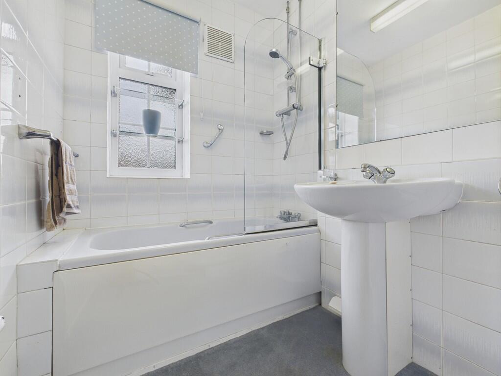 CAM04273G0-PR0158...