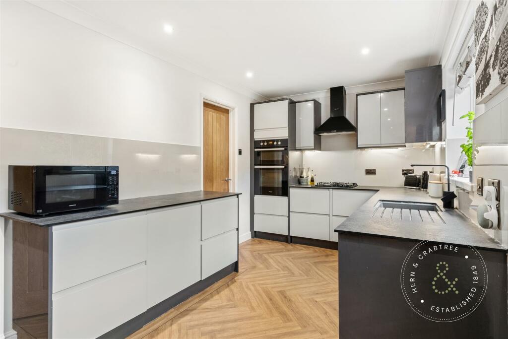 Acorn Grove, Pontprennau, Hern Crabtree (10).jpg