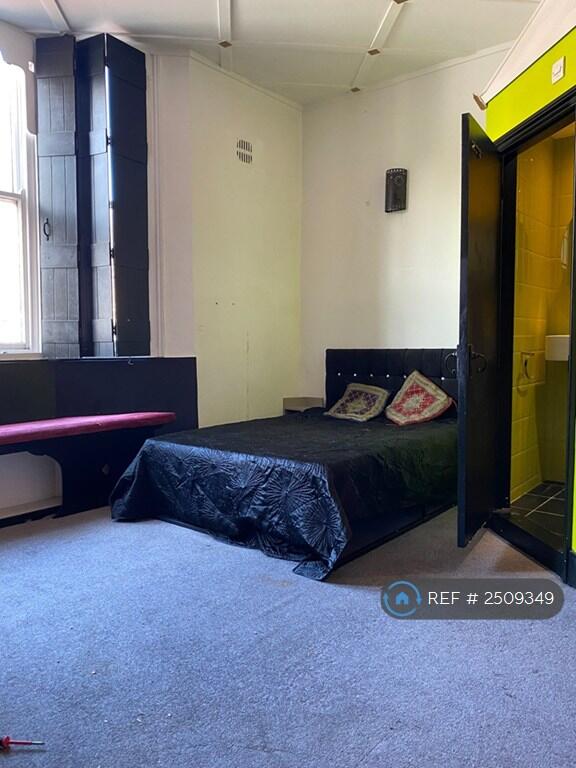 Ensuite Bedroom 2
