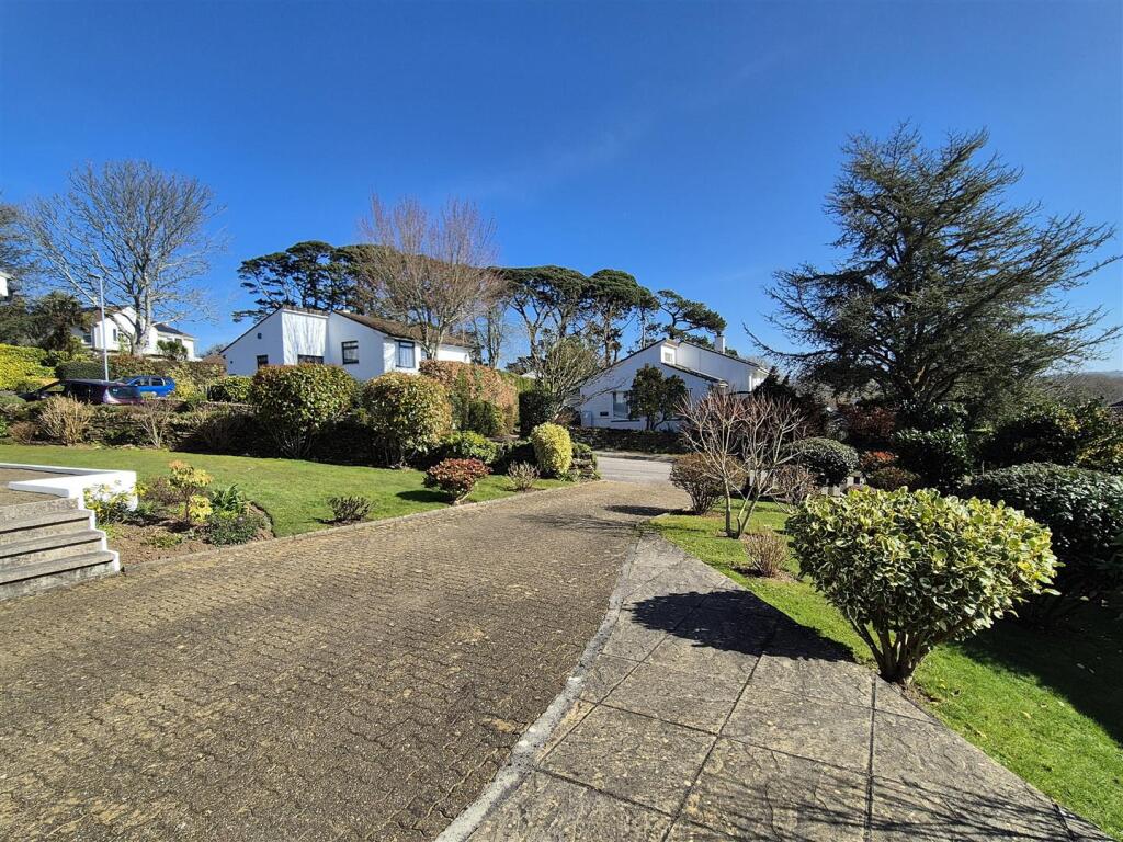 Front garden.jpg