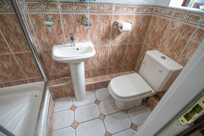 Family bathroom (ground floor)