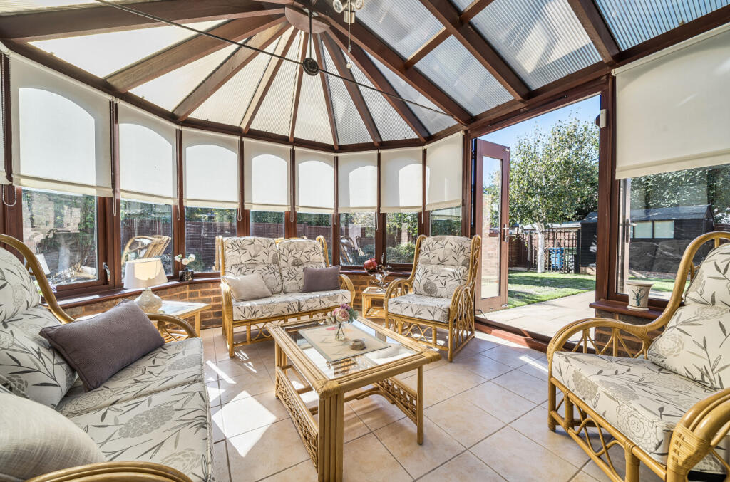 1363059-5-68e3e15...