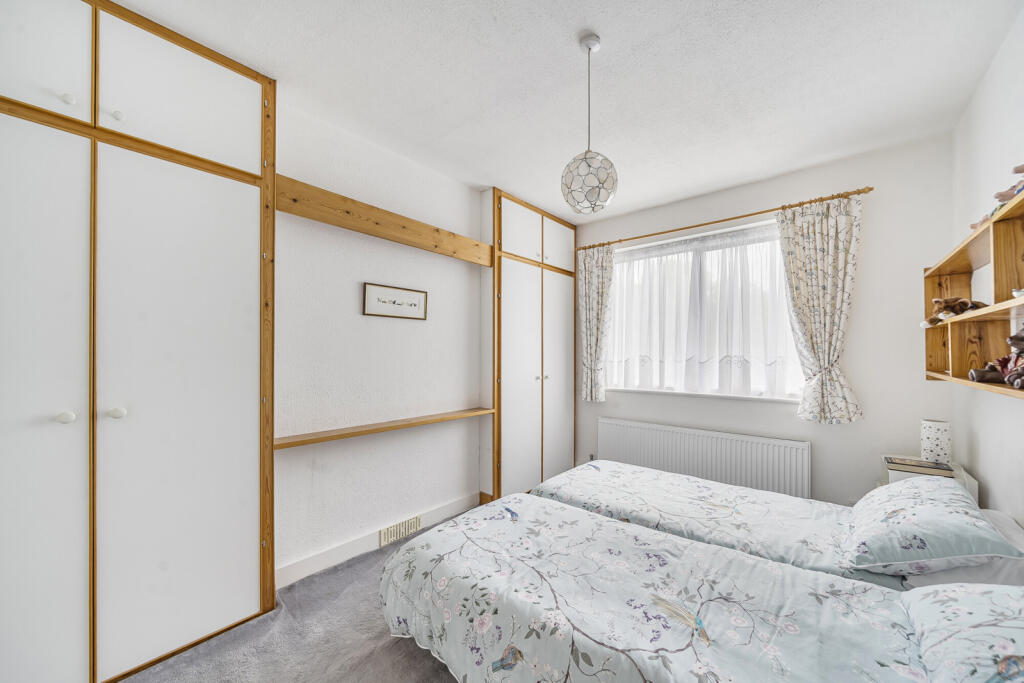 1327944-4-687e676...