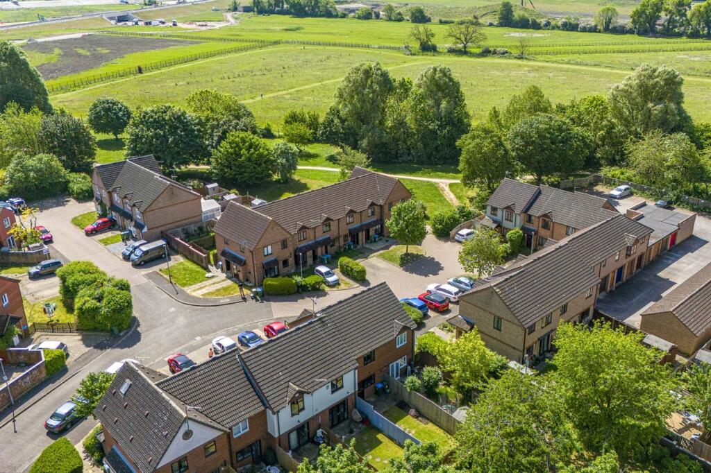 thumbnail_12 Parslow Close, HP21 9JD Drone-1.jpg