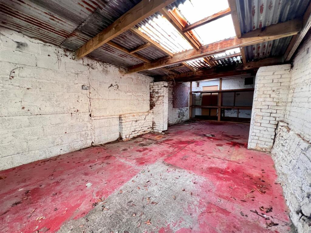 9 - Garage Workshop for Auction, Ashley Down.jpg