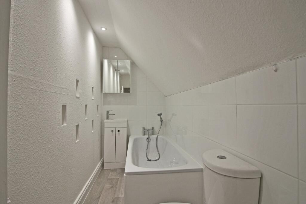 Flat 3 Bathroom