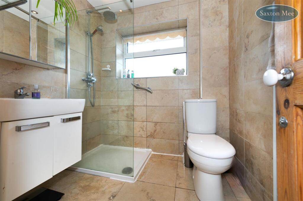 bathroom 9545.jpg