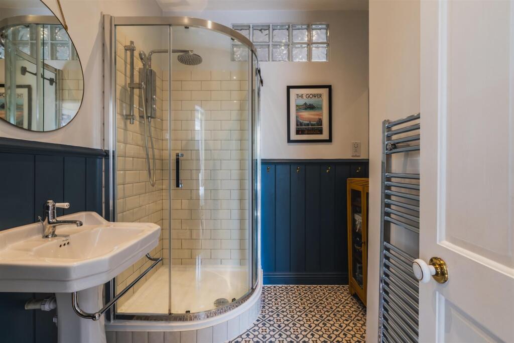 Master En-Suite Shower Room