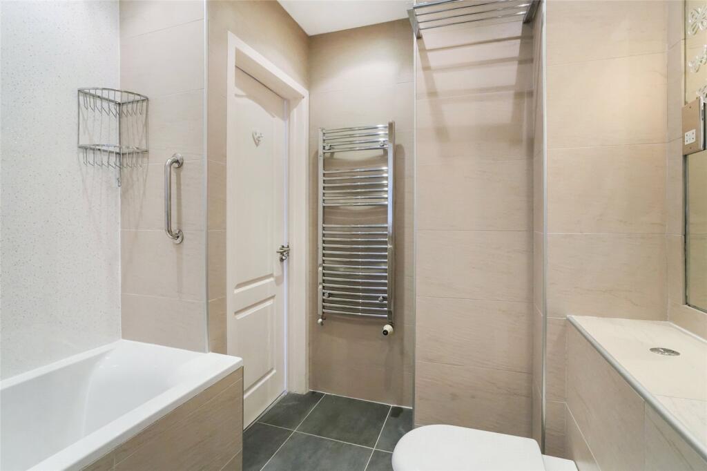 En-Suite Bathroom