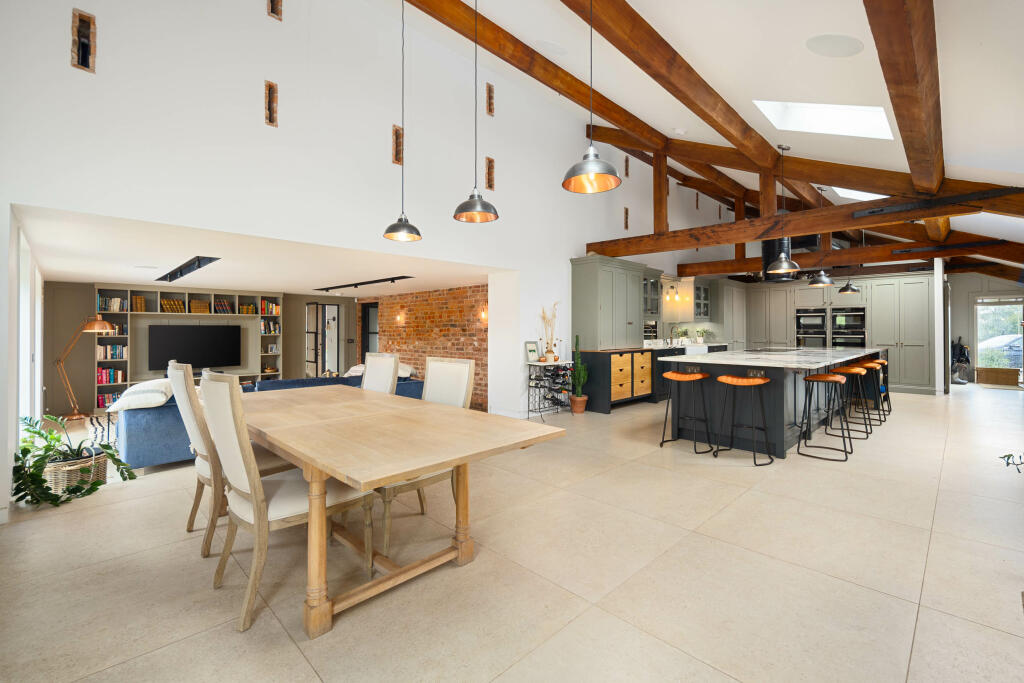 20231011-1132_Maison Haus - Blakeley Stables, Knut