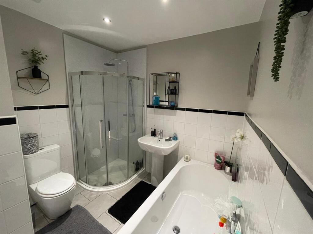 BATHROOM/W.C.