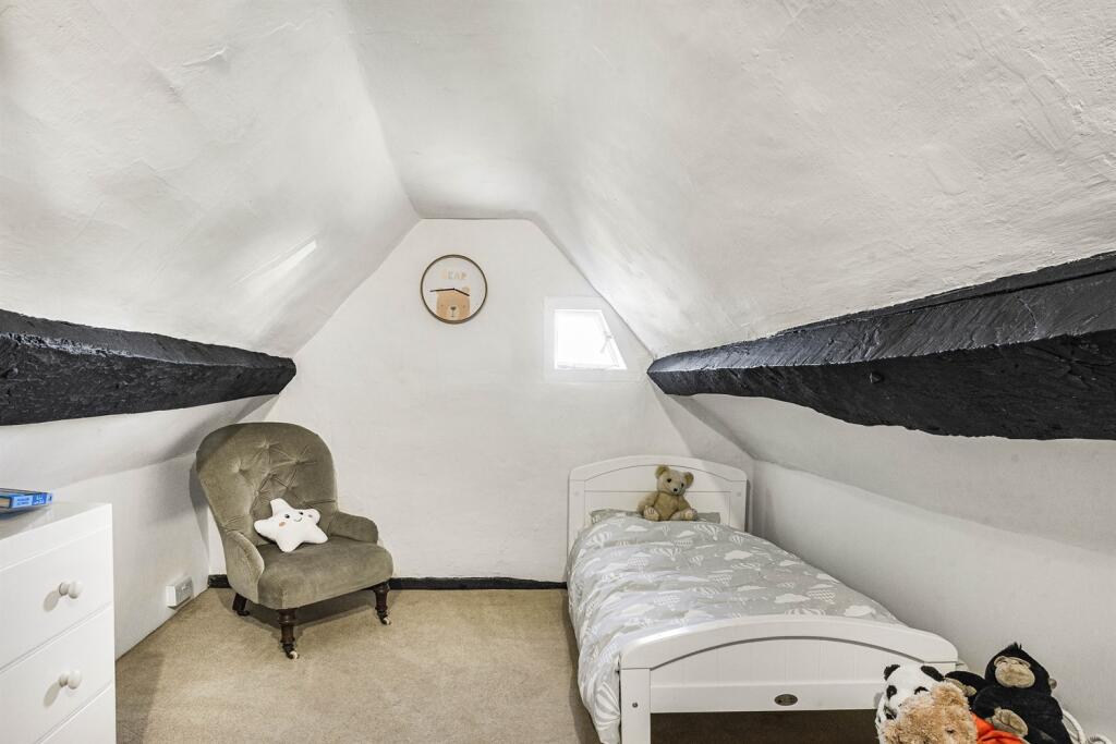 Bedroom/Attic Room