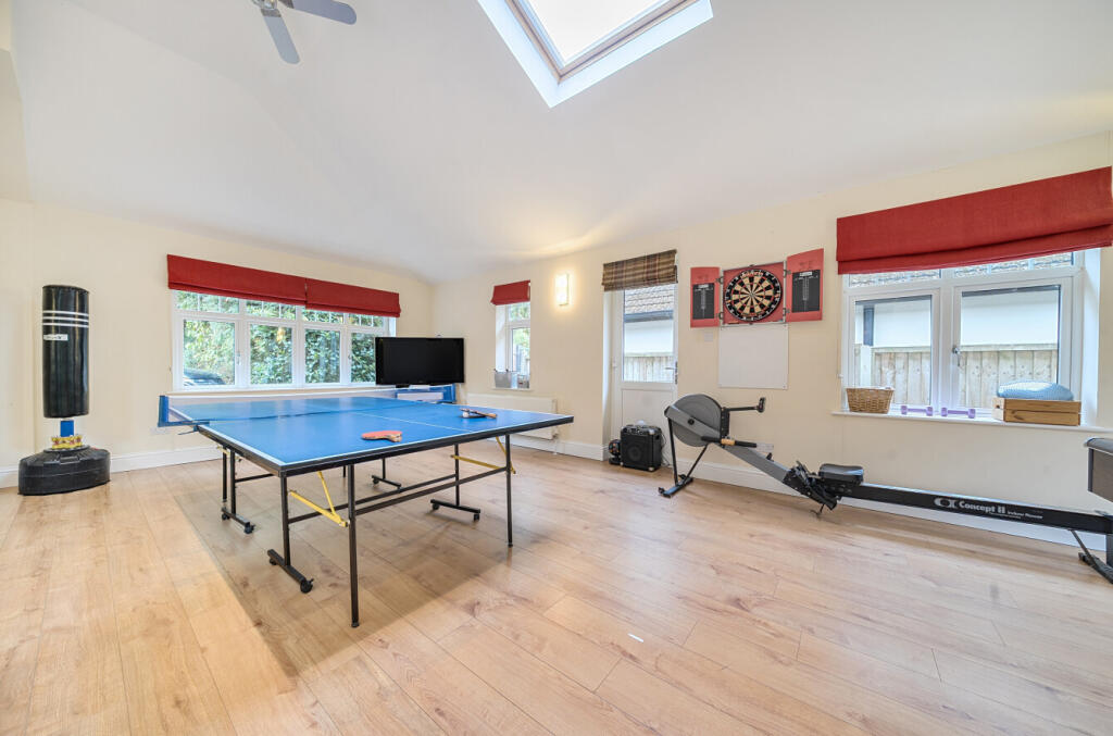 1364201-4-68e64da...