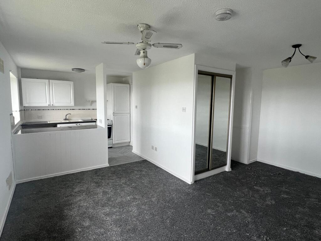 Lon Hedyn, Rhyl, LL18
