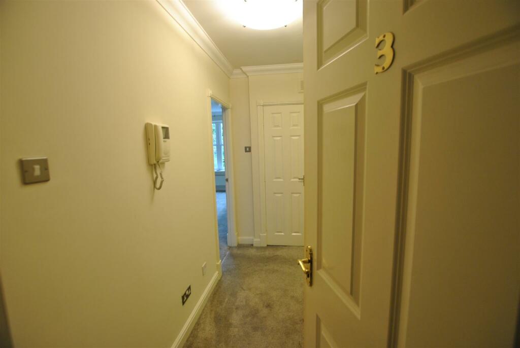 ENTRANCE HALLWAY