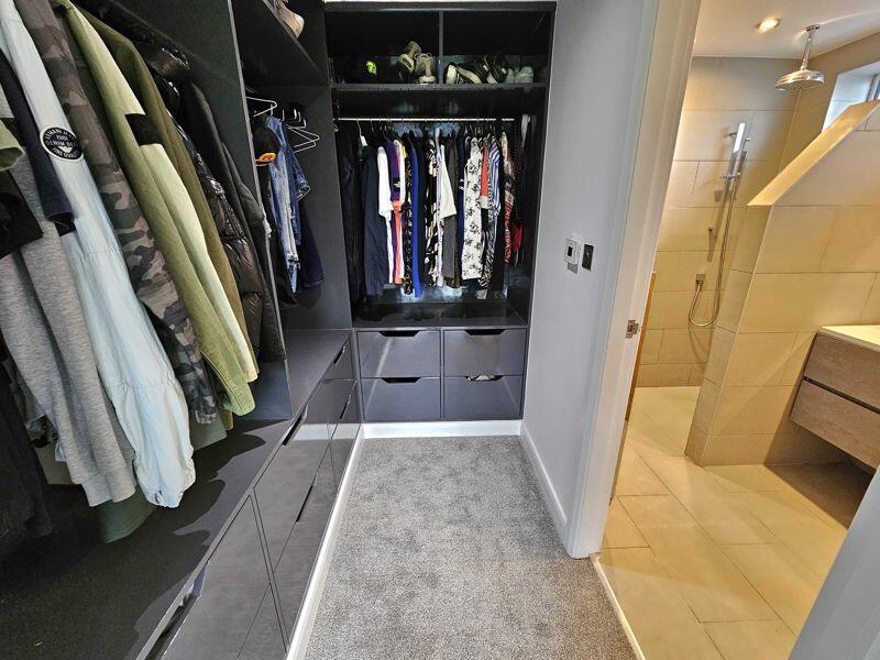 Dressing Room into En Suite