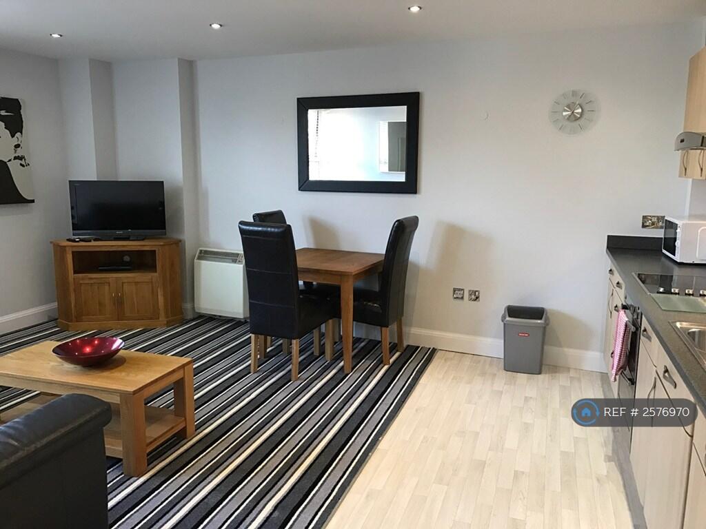 Lounge / Dining Area