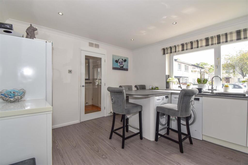 44 Barton Dale Dining Kitchen c.jpg