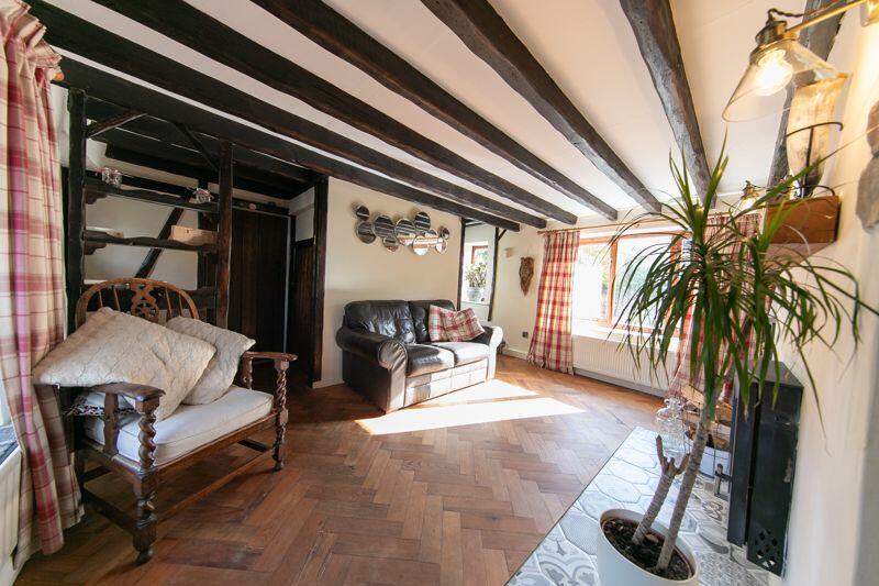 Snug &amp; entrance porch