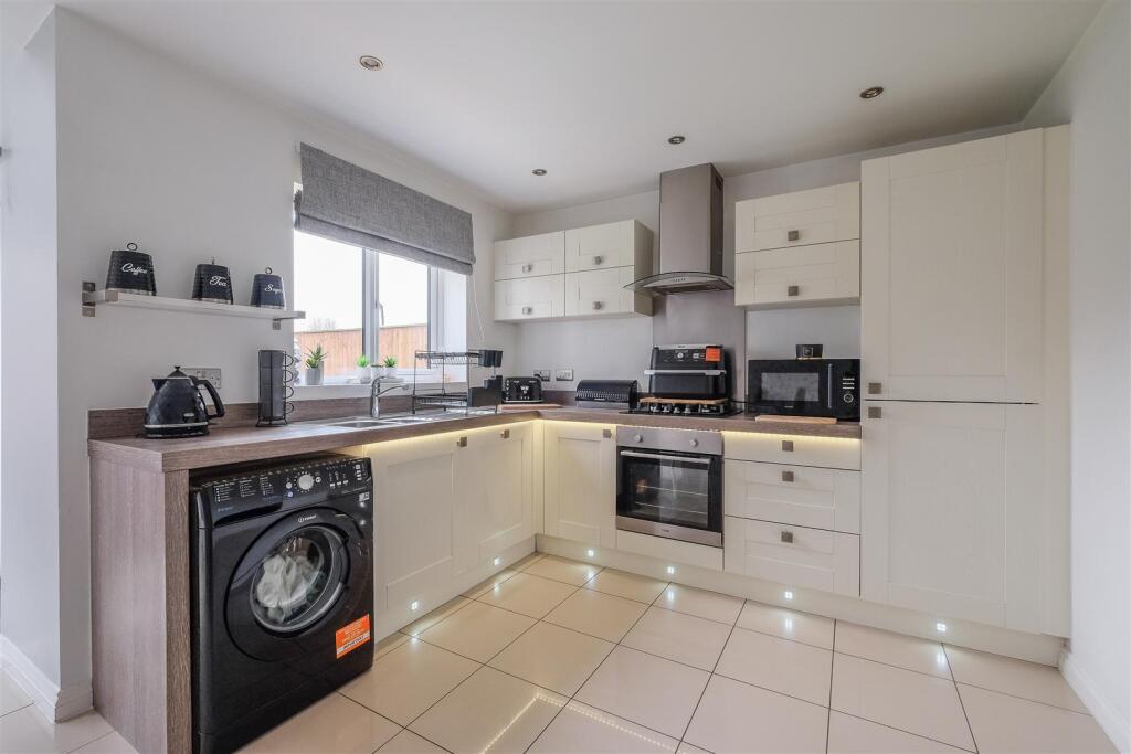 Kitchen/ Dining