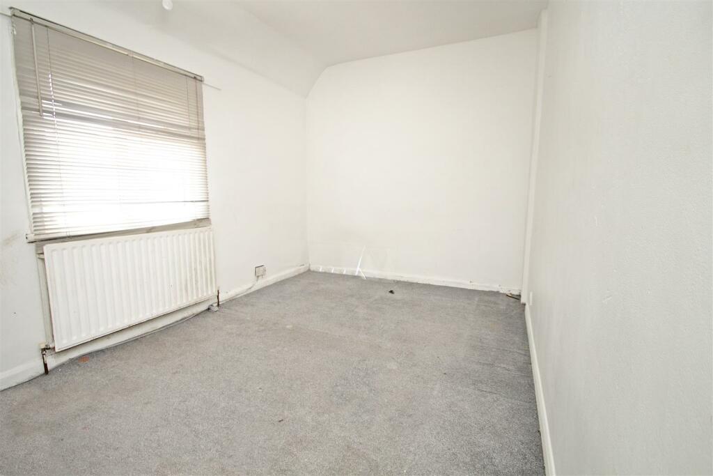 bedroom.JPG