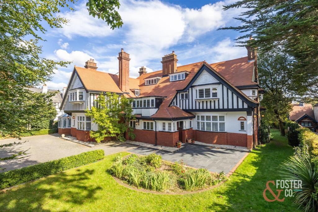 Dyke Road Avenue, 32-001.jpg