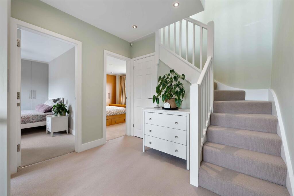 5 Banks Crescent-21.jpg