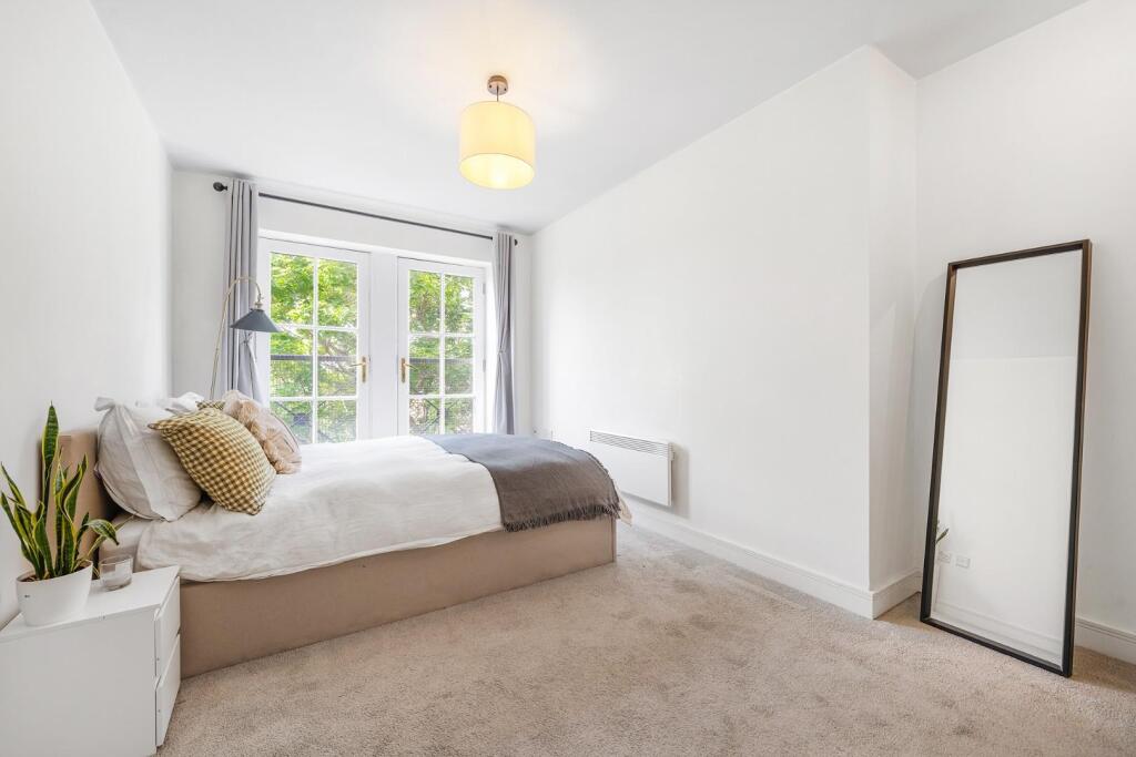Bedroom 1 (2).JPG