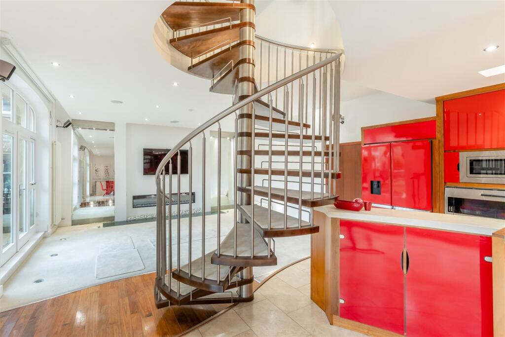 8654181-interior10.jpg