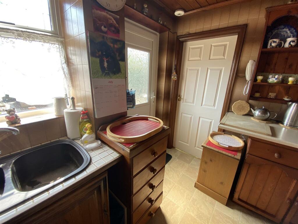 Kitchen: