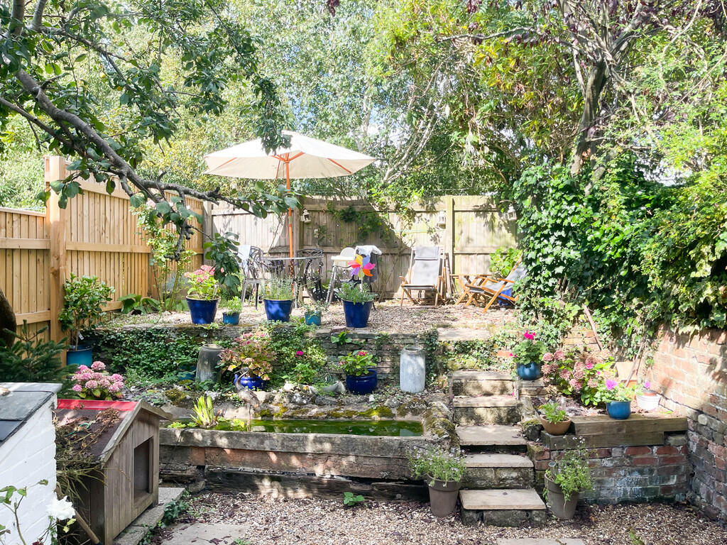 39 Lower North St...