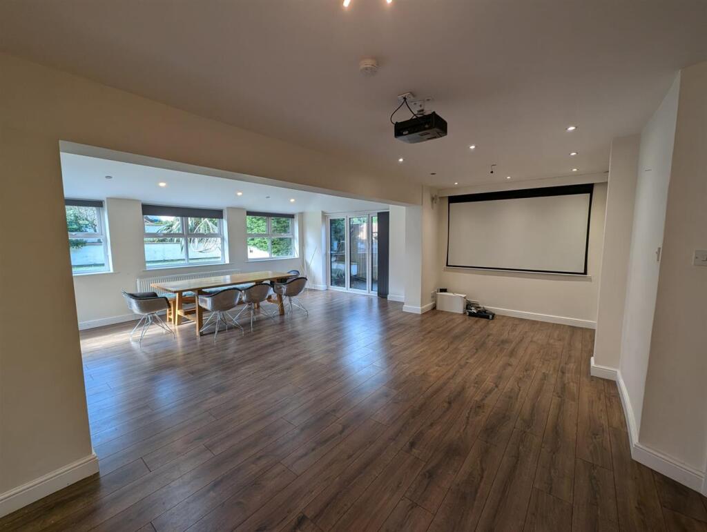 WhatsApp Image 2025-03-13 at 11.34.23_b99e6e14.jpg