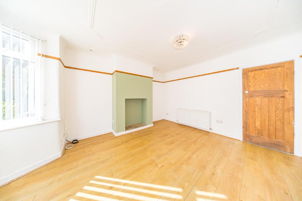 46 Cumber Lane lounge.jpg