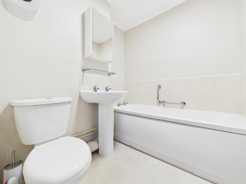 13 - One-Bedroom Flat Plus Parking In Speedwell.jp