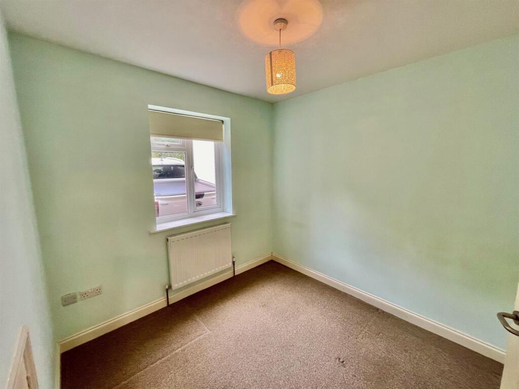 77 Church Rd Bed 2.jpg