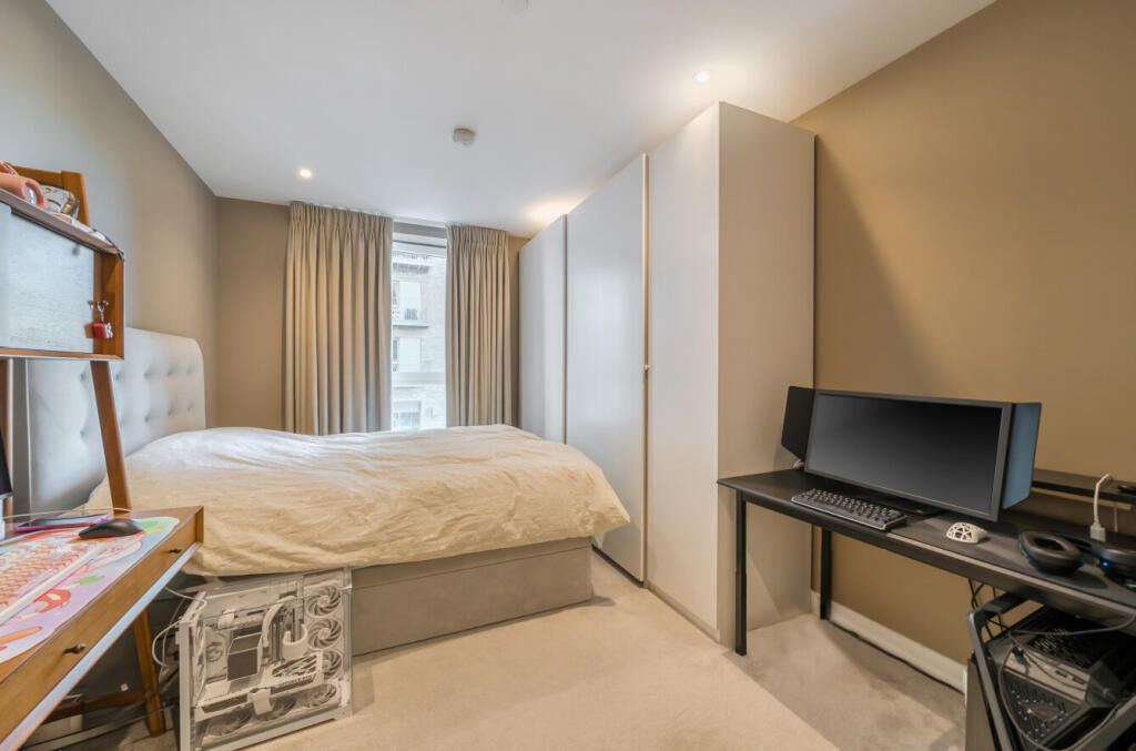 1384824-14-6926f2...