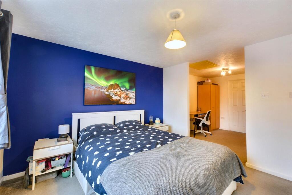 Master Bedroom_2.jpeg