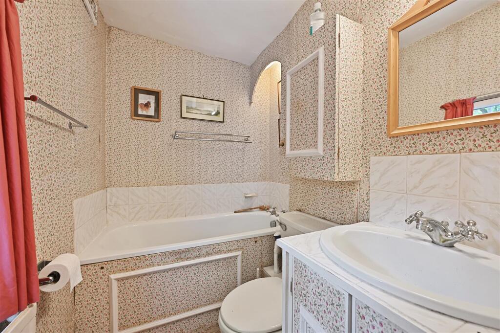 Sterndale Road - Bathroom3 (1).JPG