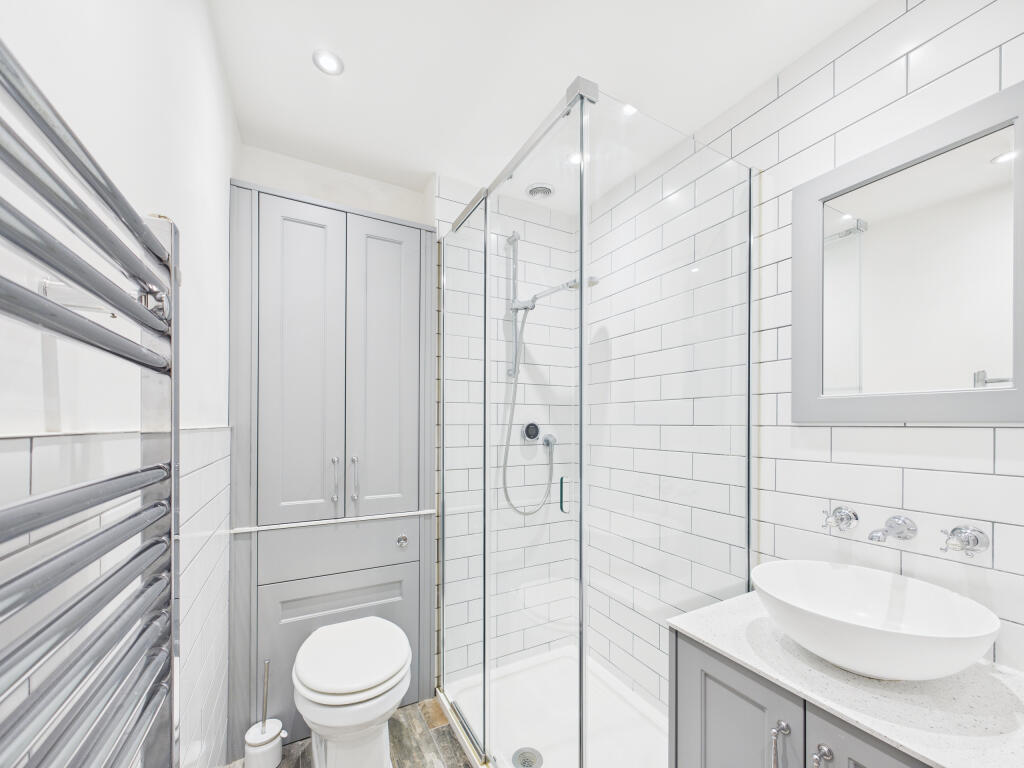 CAM01354G0-PR0600-STILL025