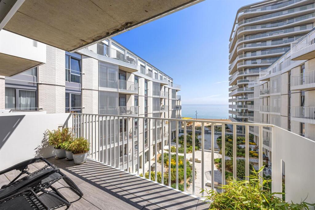 Bayside Apartments, Flat 90-011.jpg