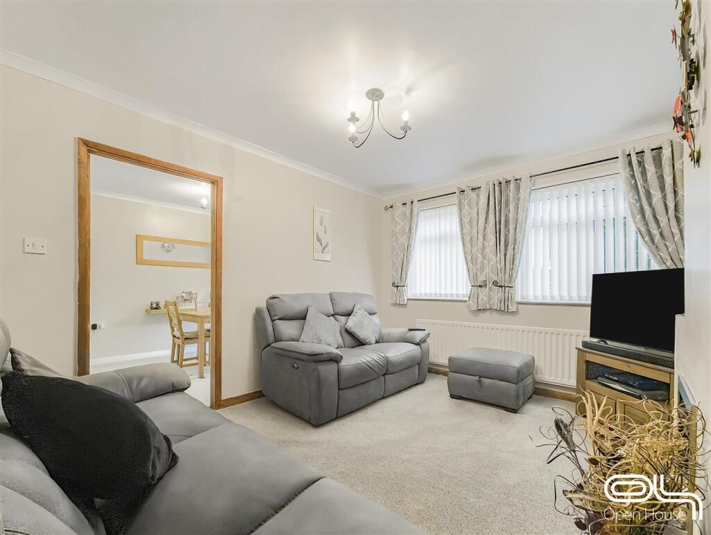 Peregrine Close, Winshill (12).jpg