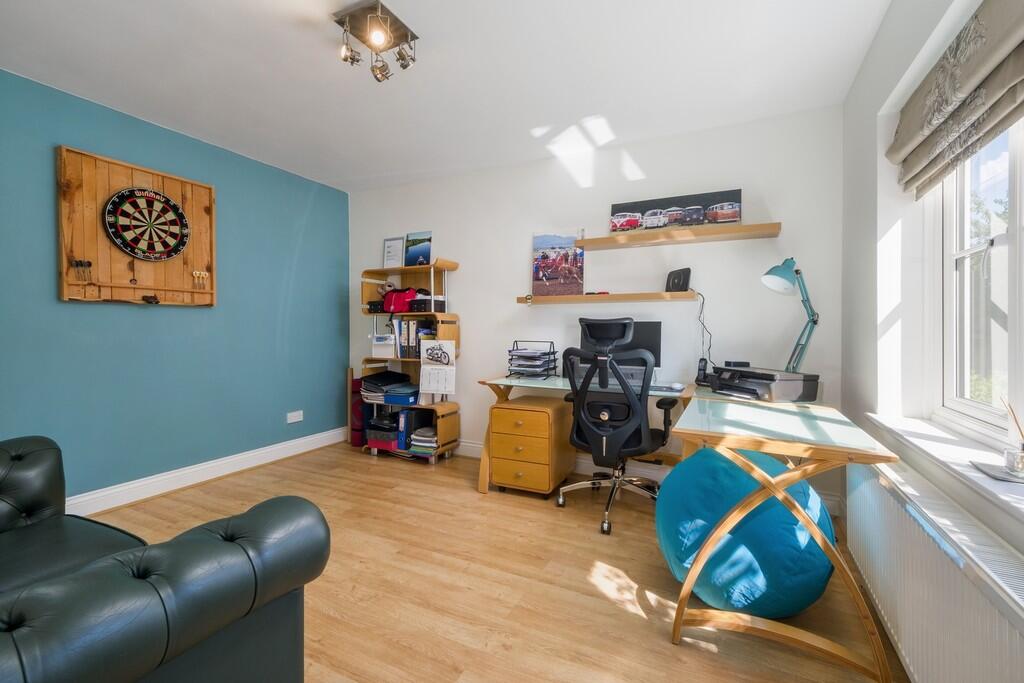 1440px-Brambles-1...