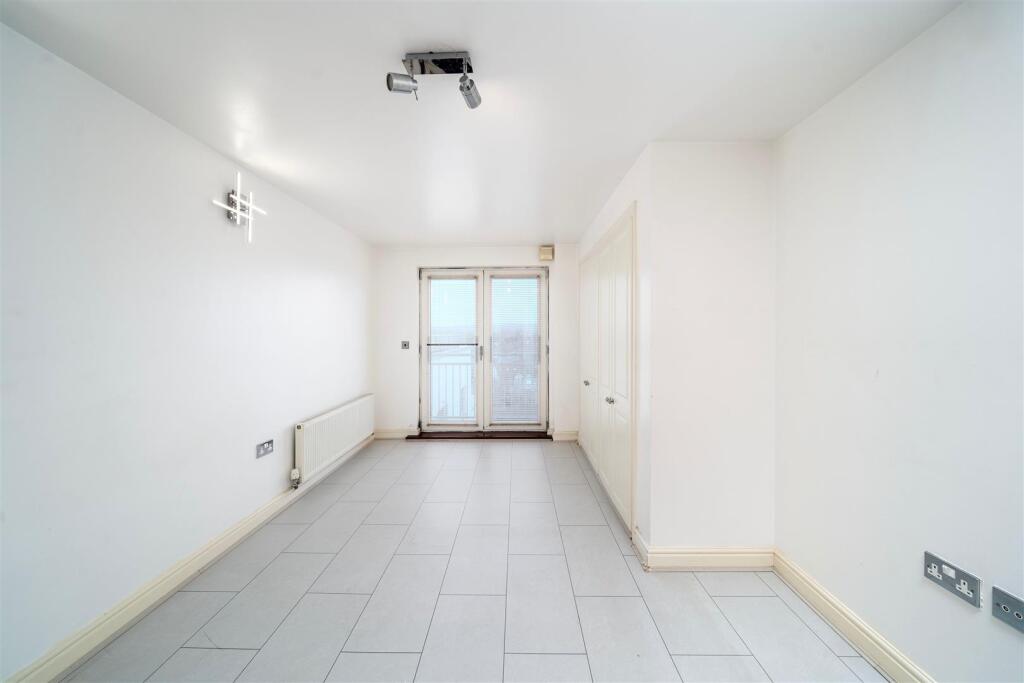 Principal bedroom - CH.jpeg