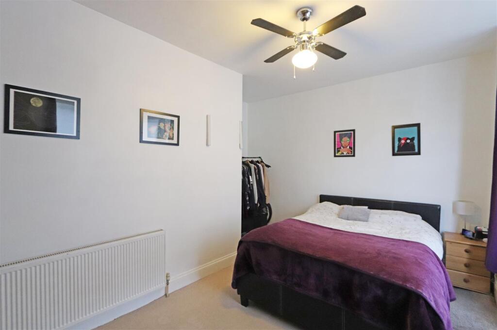 Bed1b.jpg
