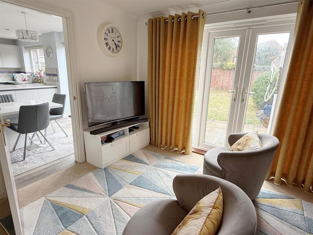 Fam Room - Kitch 1.JPG