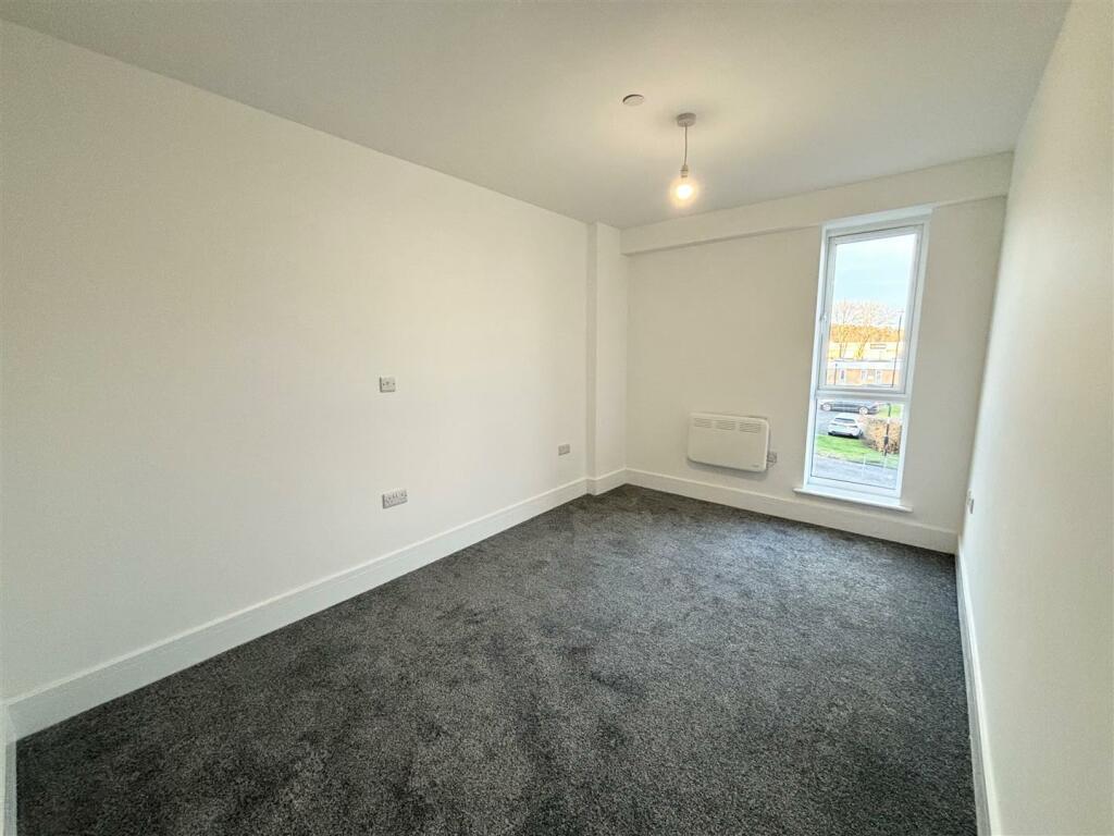 Bedroom 1.jpg