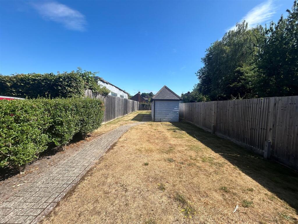 4 Langdon Court garden.jpg